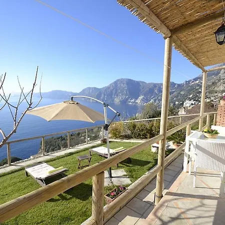 Sleeps 2 Air Con Wifi Holiday home