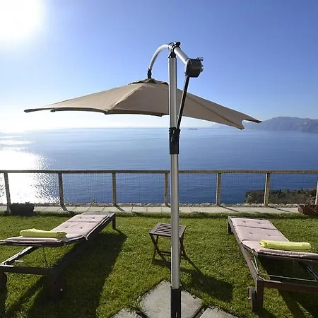 Sleeps 2 Air Con Wifi